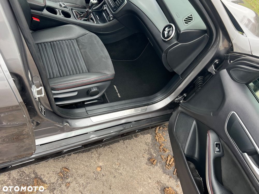 Mercedes-Benz GLA - 11