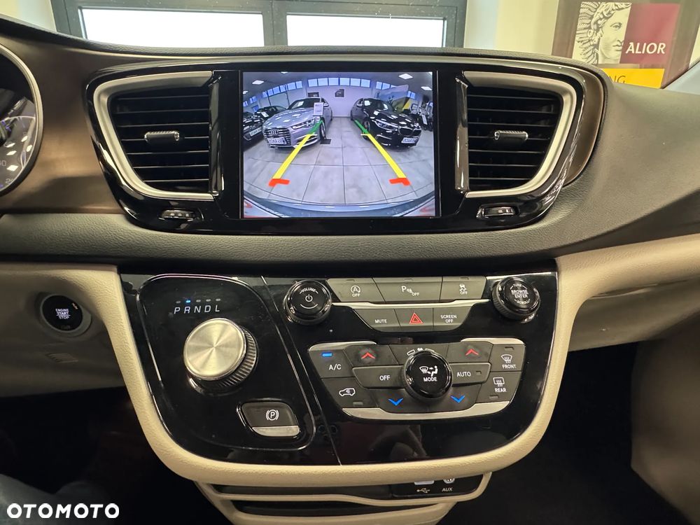 Chrysler Pacifica - 17