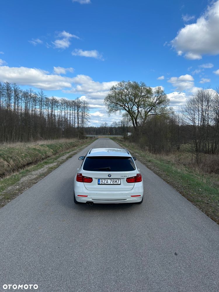 BMW Seria 3 330d Sport Line - 4