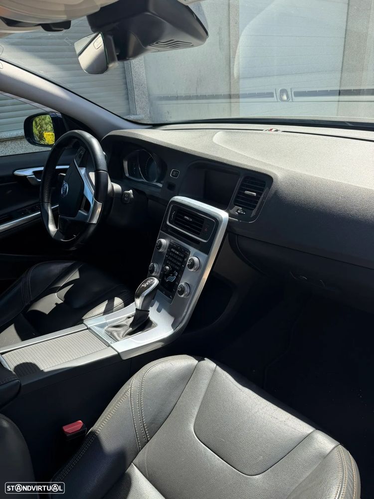 Volvo V60 2.0 D3 Momentum Geartronic - 10