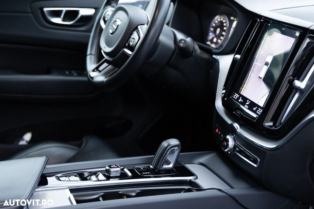 Volvo XC 60 Recharge T8 Twin Engine eAWD R-Design - 16