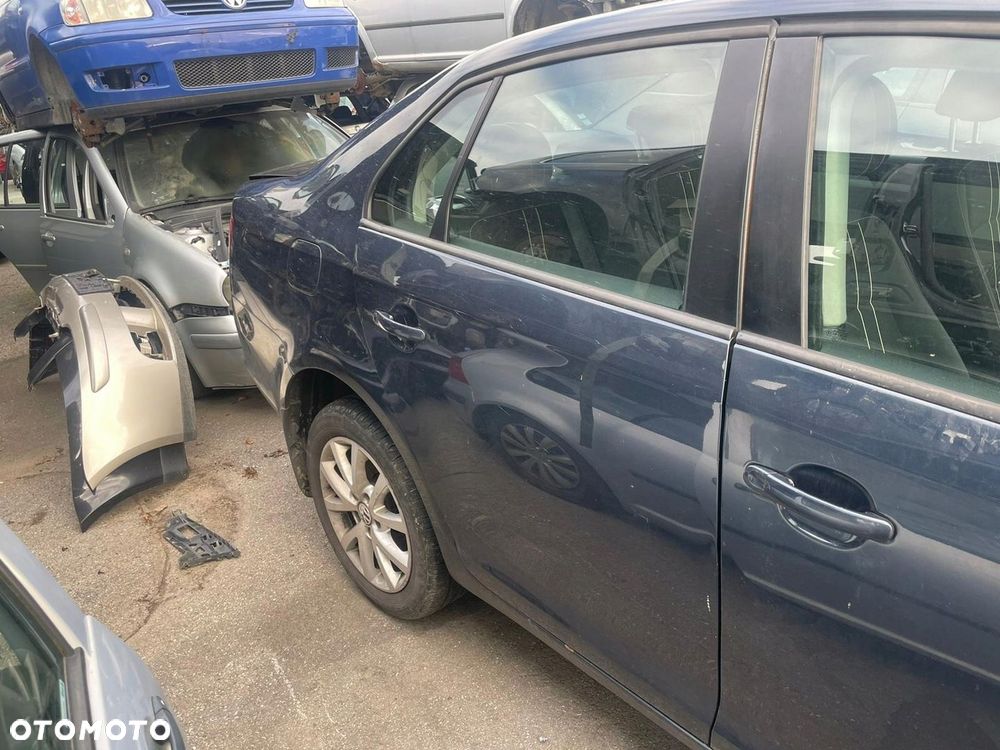 Volkswagen Jetta V Drzwi prawy tył