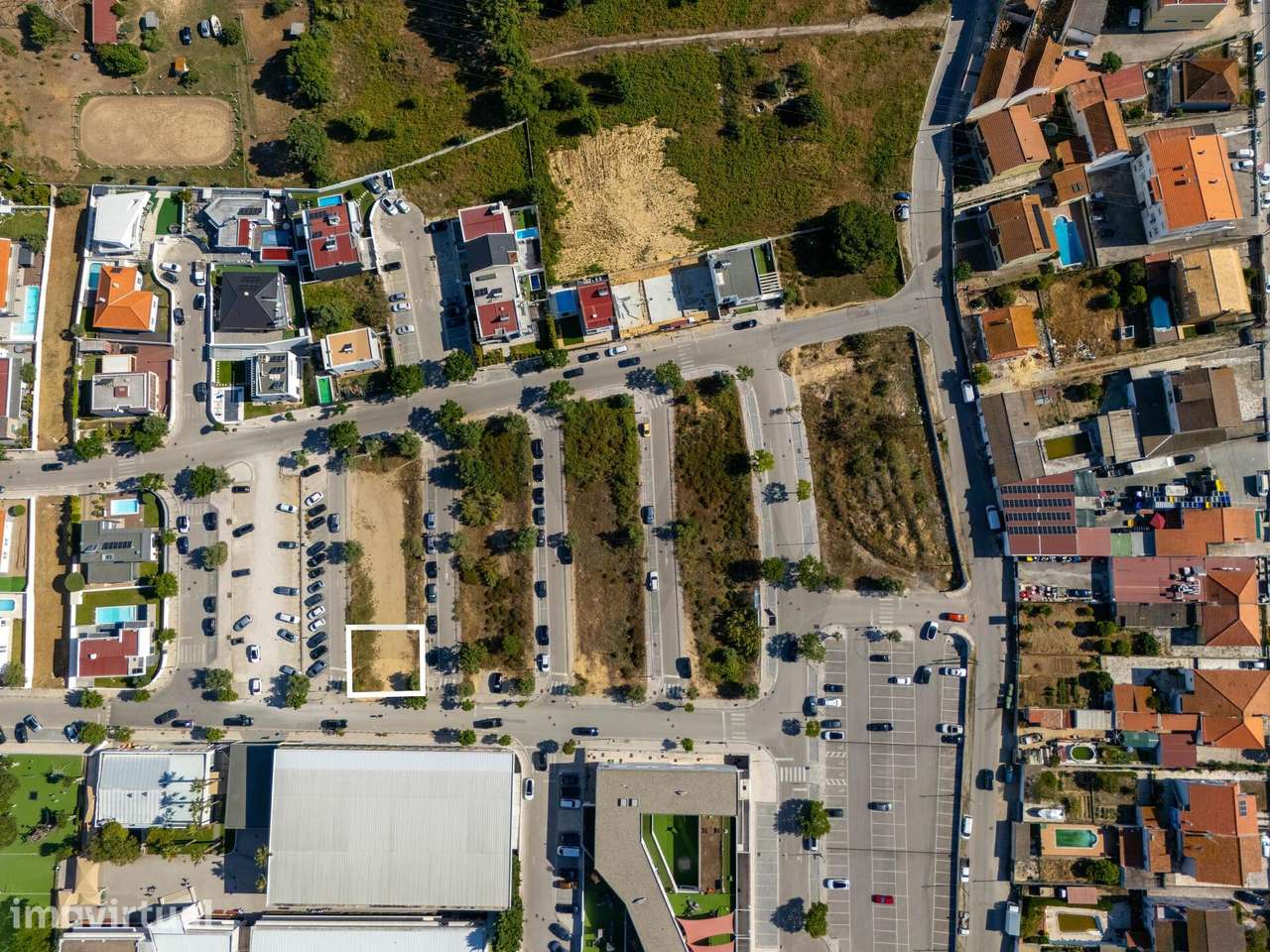 Terreno urbano em loteamento de luxo (ABC: 460m2), 4 fogos com 3 frent - Grande imagem: 3/19