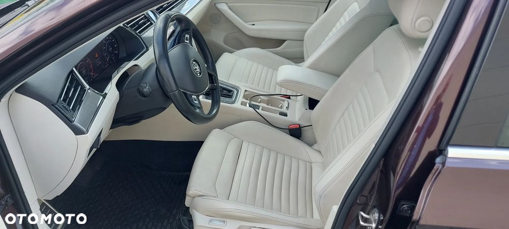 Volkswagen Passat Alltrack - 12