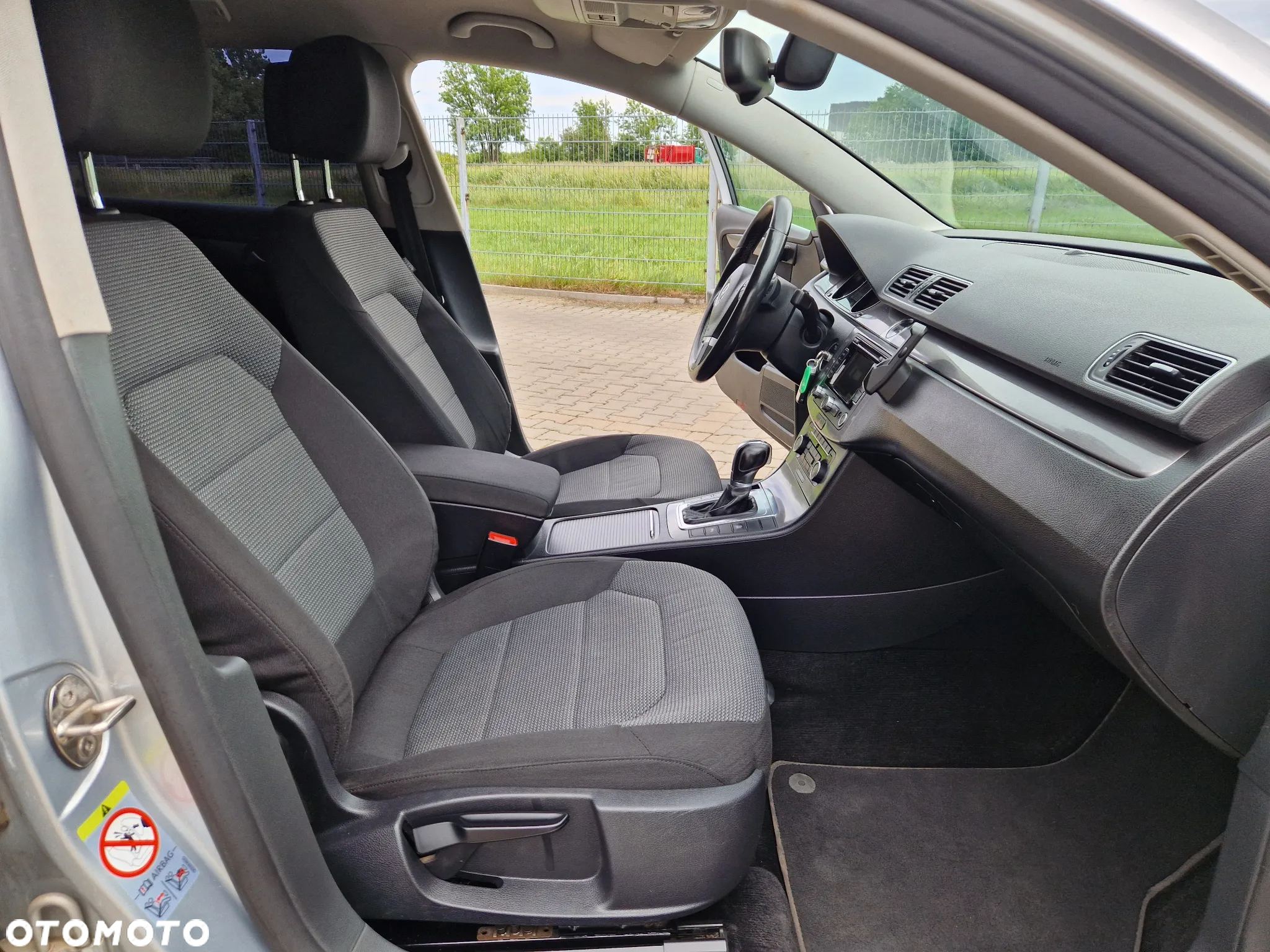 Volkswagen Passat 2.0 TDI Trendline DSG - 13