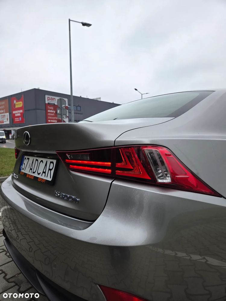 Lexus IS 300h Elite - 17