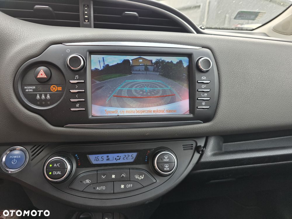 Toyota Yaris Hybrid 100 Premium - 5