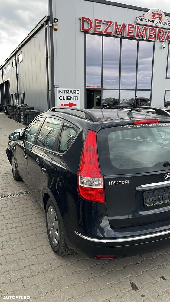 Dezmembram Hyundai I30 CW break 1.4 benzina din 2011 - 1