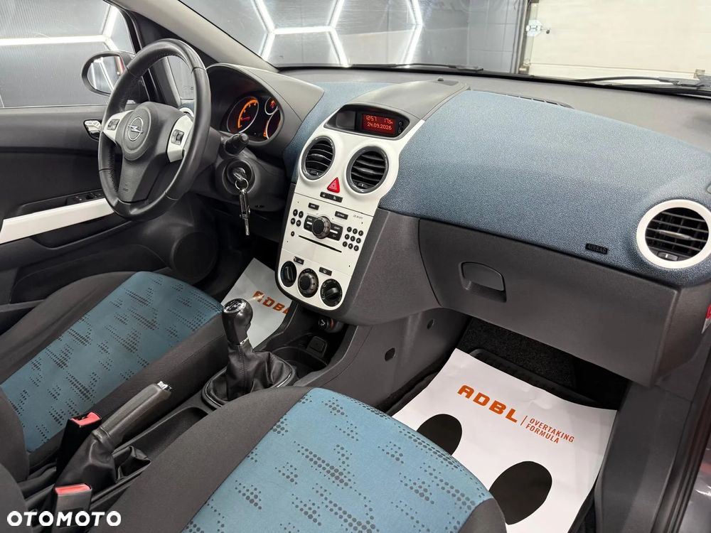 Opel Corsa 1.4 16V Innovation - 27