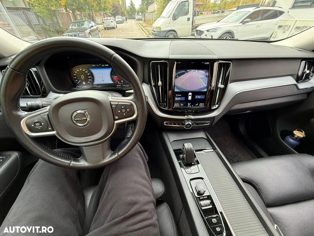 Volvo XC 60 B4 MHEV AWD Momentum Pro - 6