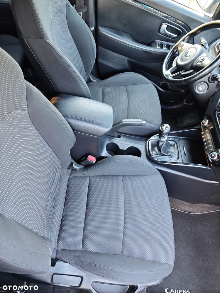 Kia Carens - 11