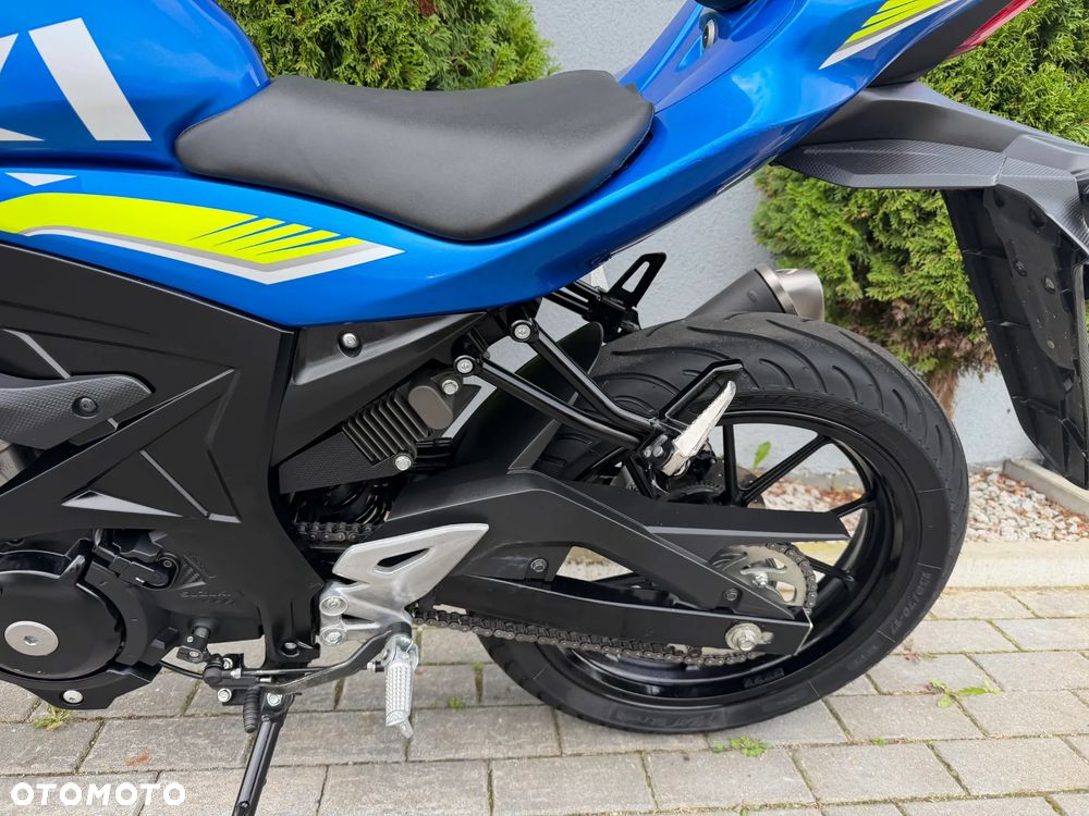 Suzuki GSX - 26