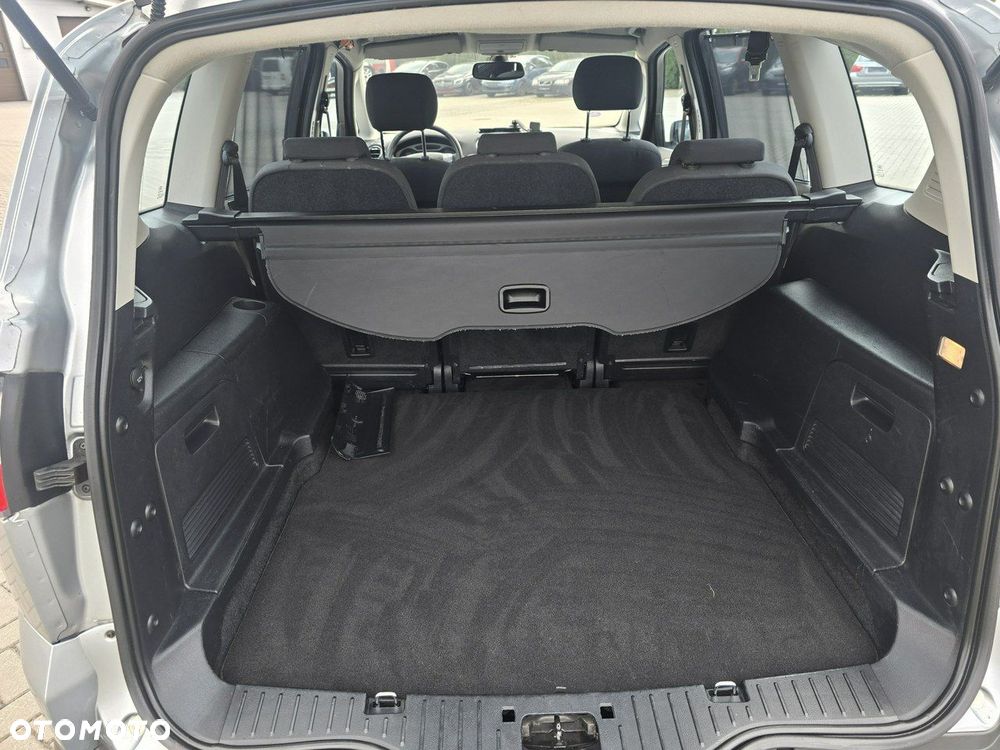 Ford S-Max - 17