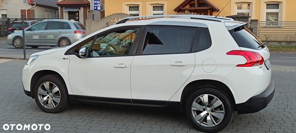 Peugeot 2008 1.2 Pure Tech Allure S&S - 8