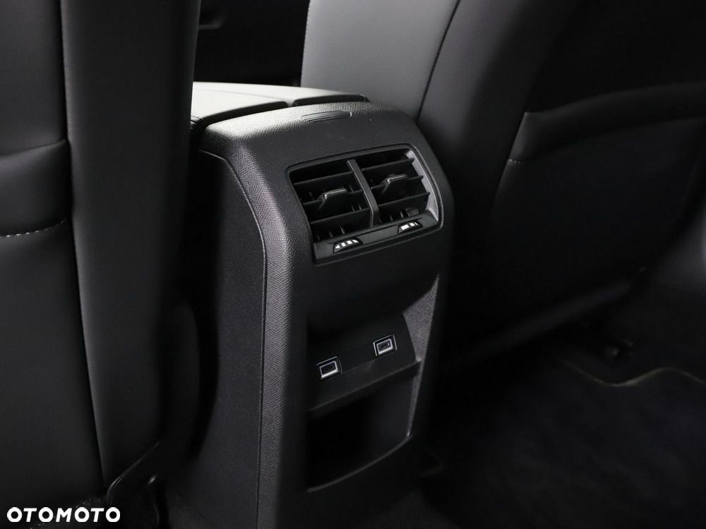 Peugeot 408 1.6 Plug-In Hybrid 225 Allure Pack EAT8 - 39
