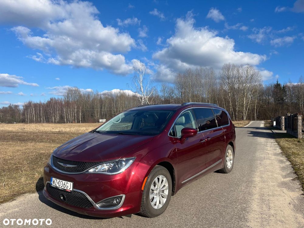 Chrysler Pacifica - 1