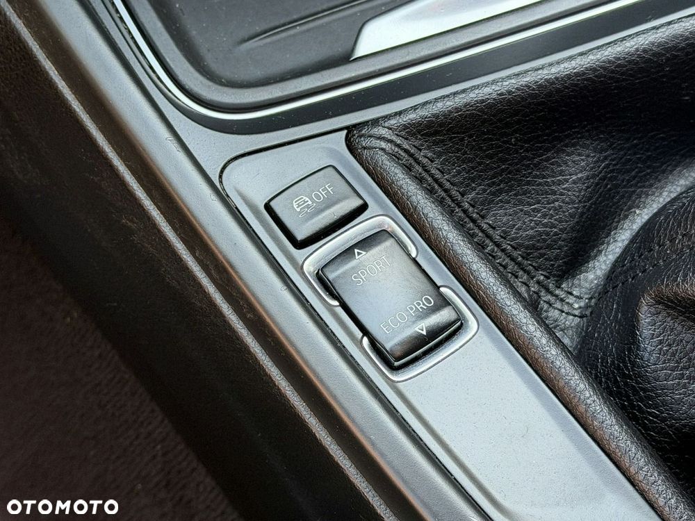 BMW Seria 3 320i Sport Line - 18