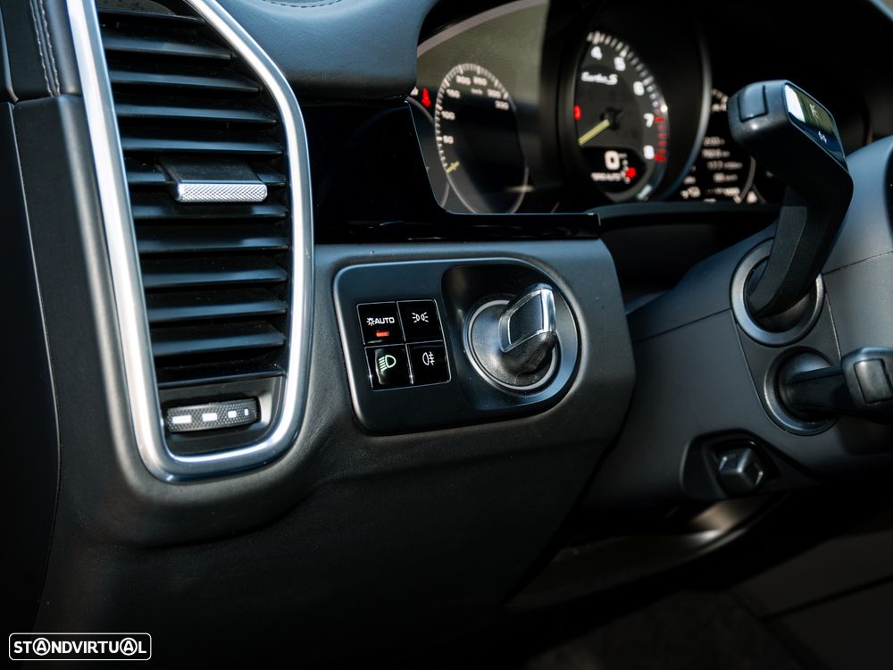 Porsche Cayenne Coupé Turbo S E-Hybrid - 38