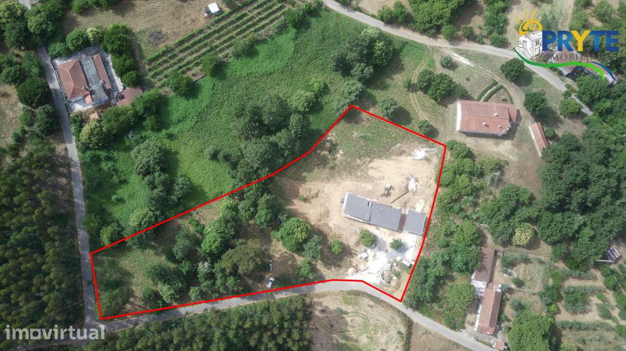 Quintinha com moradia construída de raiz em madeira - Grande imagem: 2/37