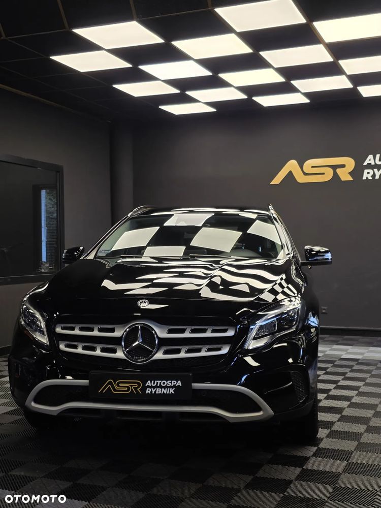 Mercedes-Benz GLA 180 7G-DCT - 2