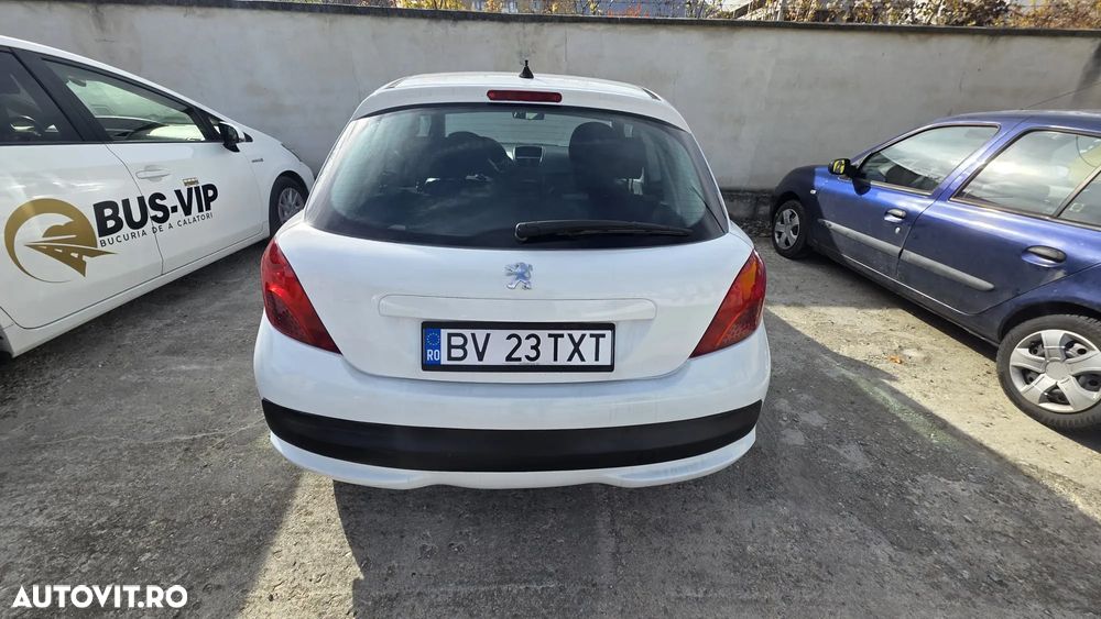 Peugeot 207 1.4HDI Trendy - 12