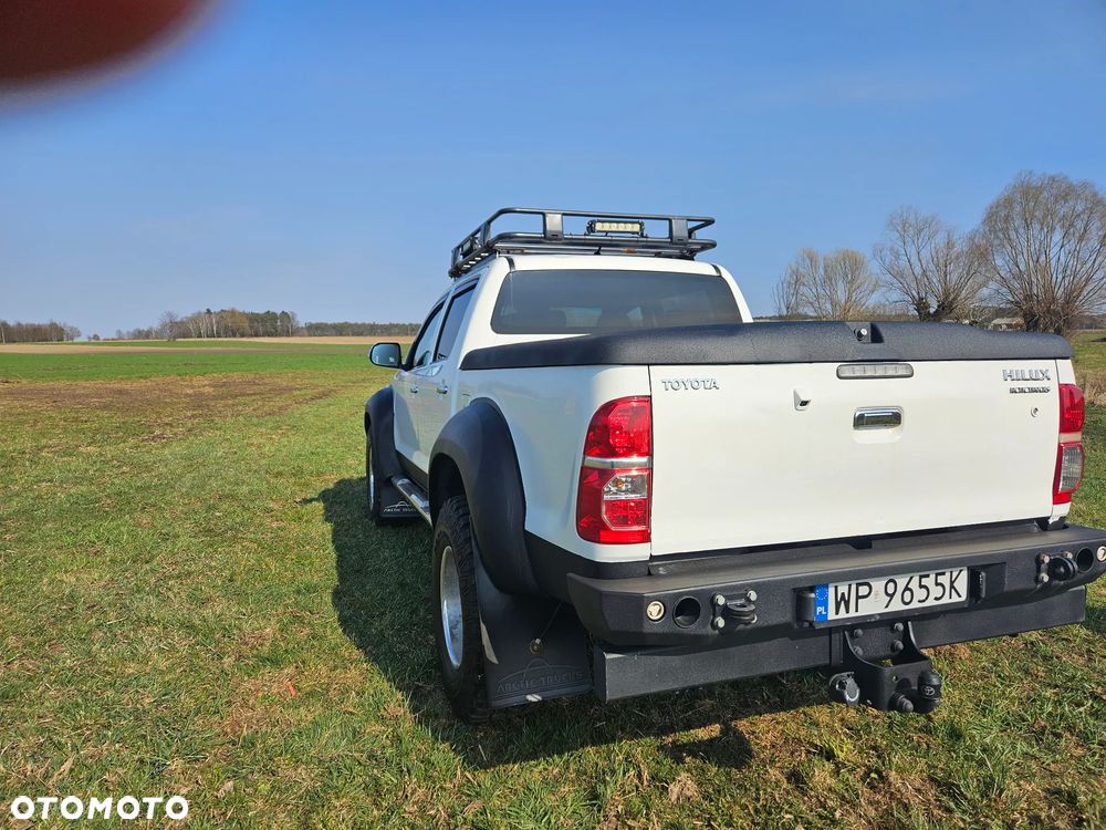 Toyota Hilux 3.0 D-4D Invincible - 6