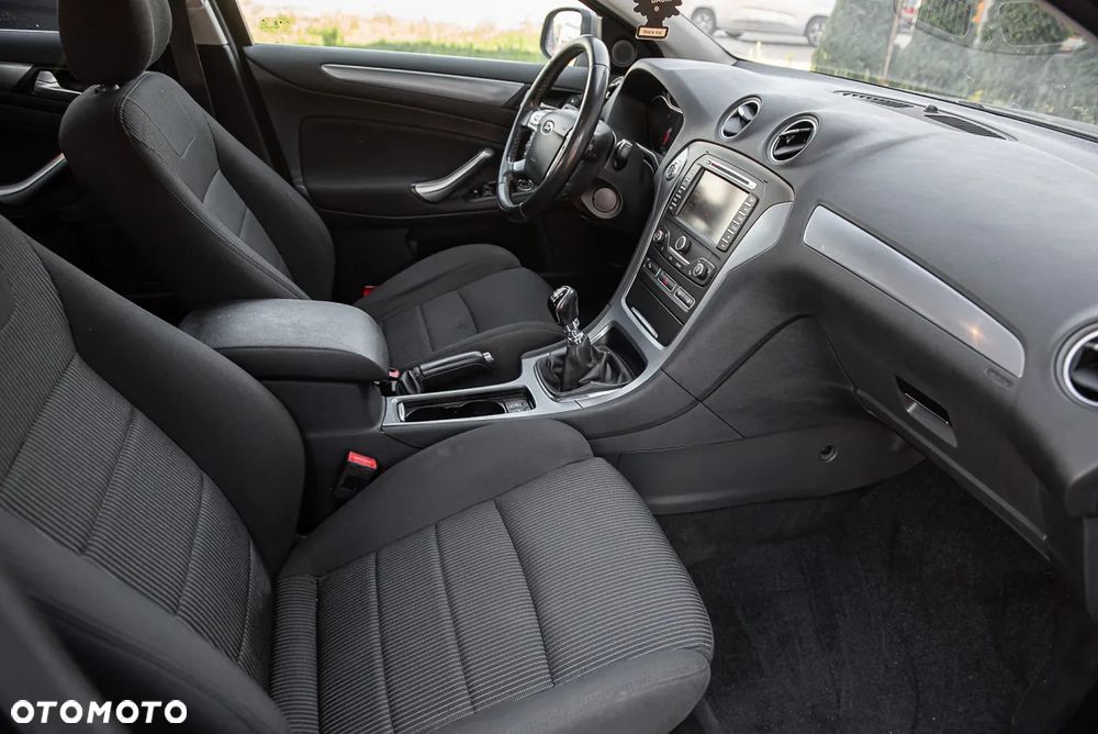 Ford Mondeo - 29