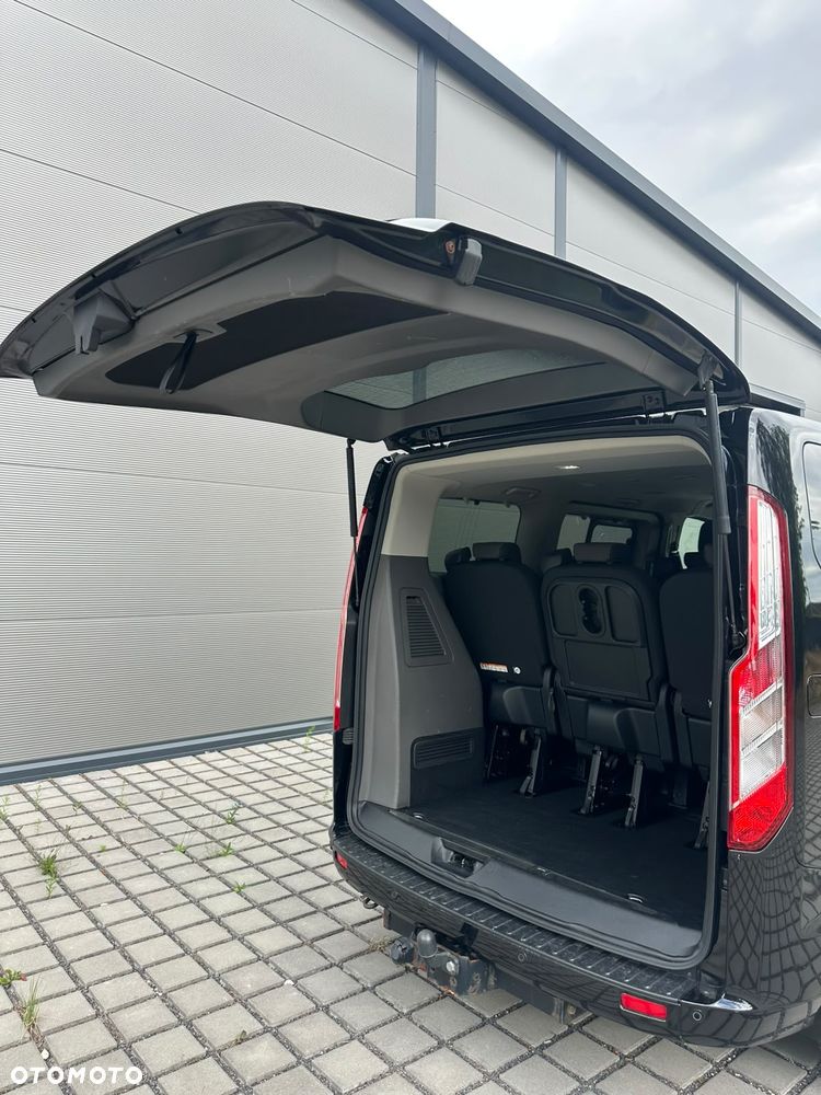 Ford Tourneo Custom - 32