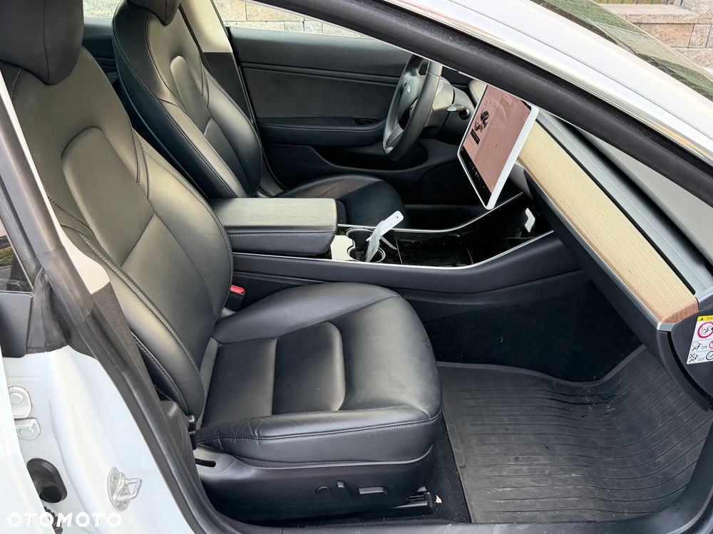 Tesla Model 3 - 9