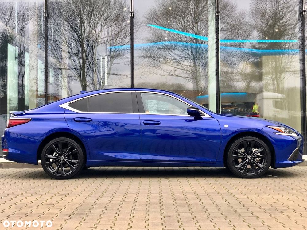 Lexus ES 300h F Sport Design - 4