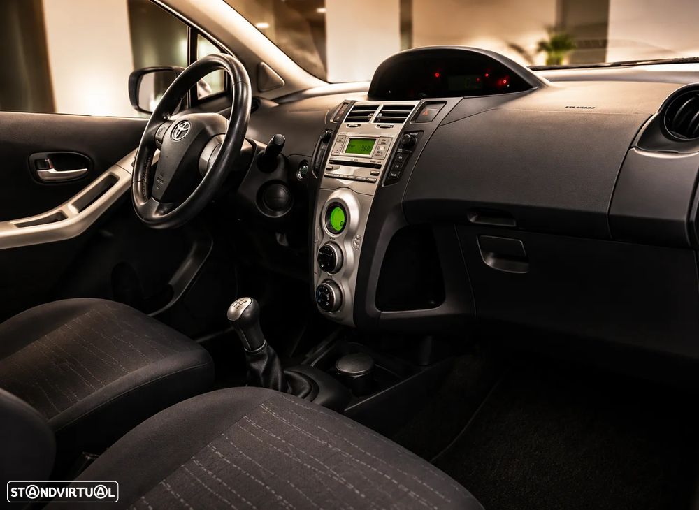 Toyota Yaris 1.0 VVT-i AC - 8