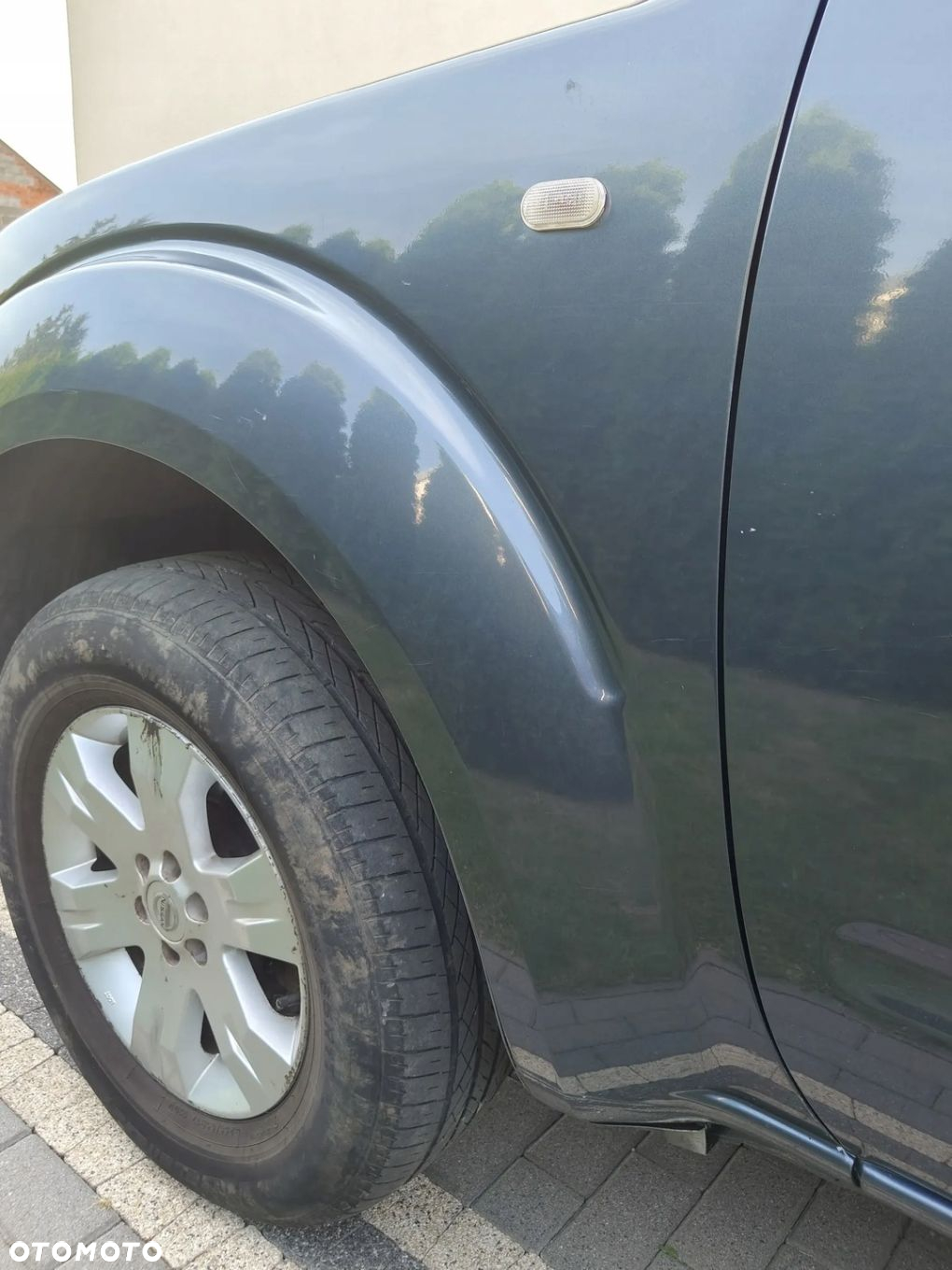 NISSAN PATHFINDER R51 BŁOTNIK LEWY PRZEDNI PRZÓD Z KIERUNKOWSKAZEM B25 - 3