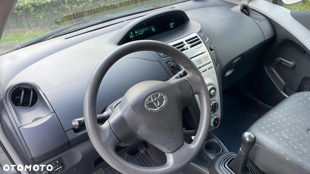 Toyota Yaris 1.3 Luna A/C - 12
