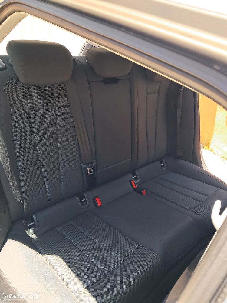 Audi A4 Avant 40 TDI S tronic - 15