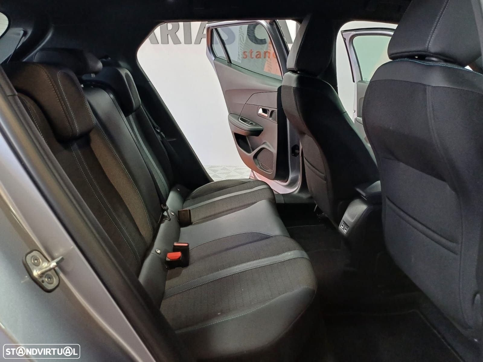 Peugeot e-2008 50 kWh Allure - 13