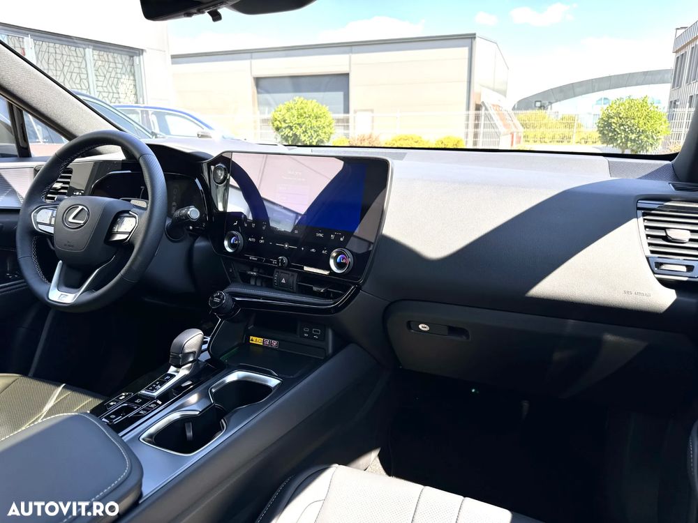 Lexus Seria NX 450h+ AWD CVT PHEV F Sport - 26