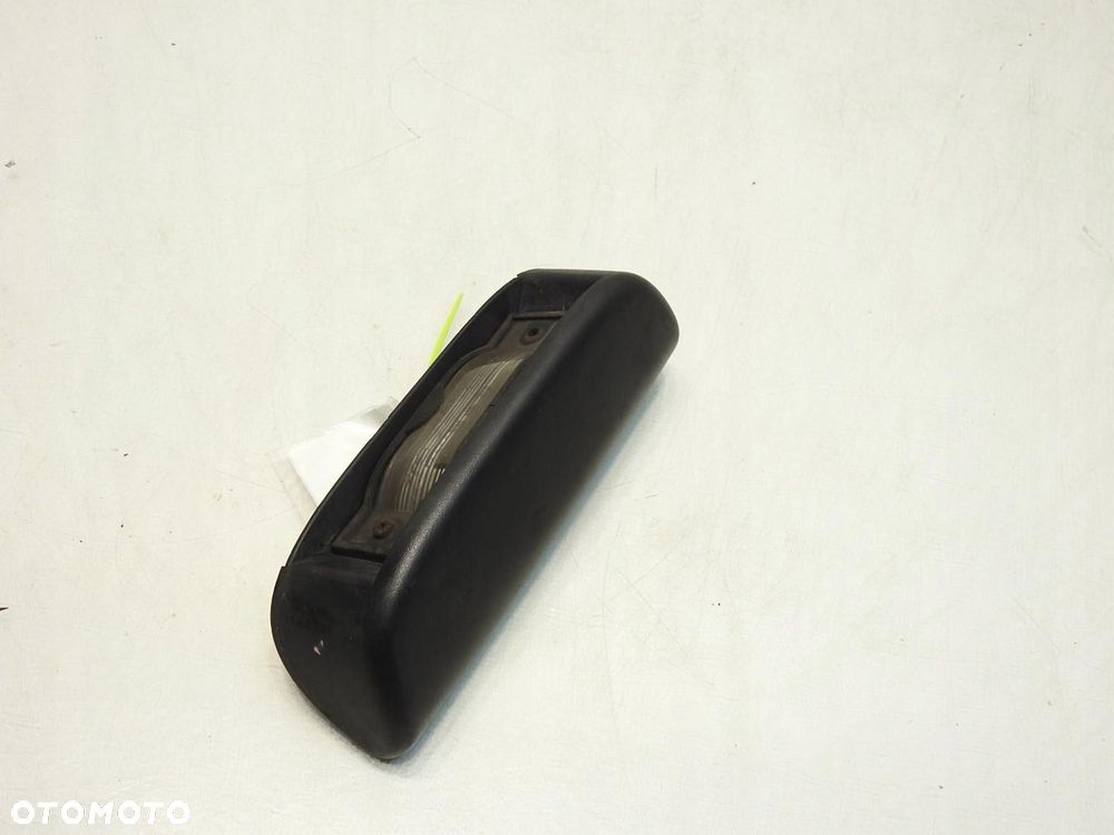 LAMPA OŚWIETLENIA TABLICY LEWY TYŁ RENAULT TRAFIC II 8200211477 - 6