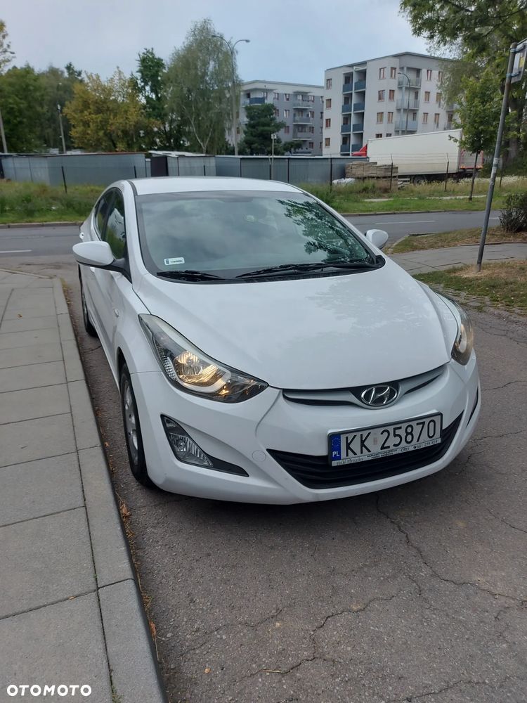 Hyundai Elantra 1.6 Classic + - 1