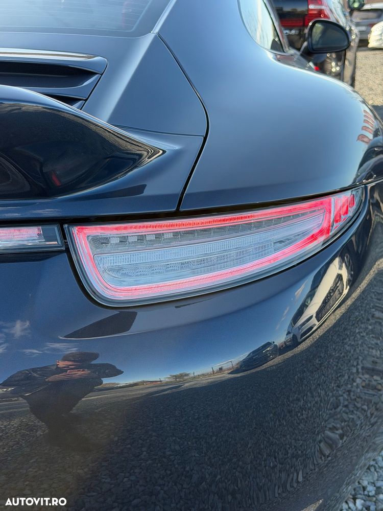 Porsche 911 Carrera 4 - 26