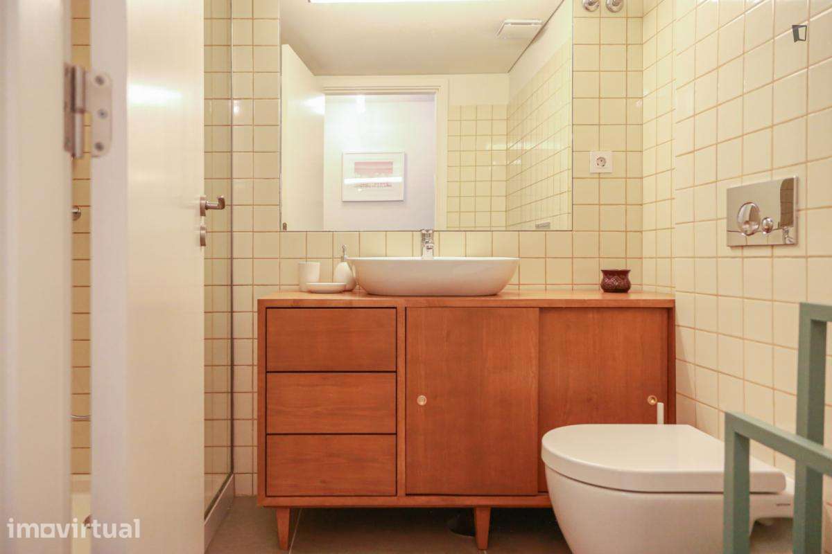 Apartamento com 2 quartos - localizado em Miragaia Porto - Grande imagem: 2/25