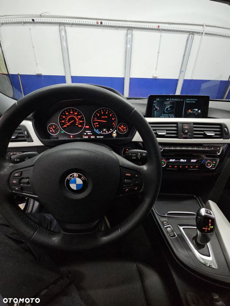 BMW Seria 3 320i GPF xDrive - 18