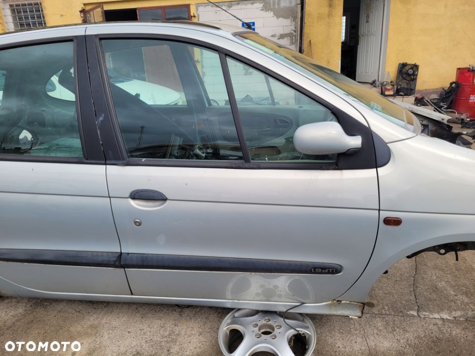 Drzwi lewe prawe przednie  Renault Scenic I Lift 2000r MV632 - 2