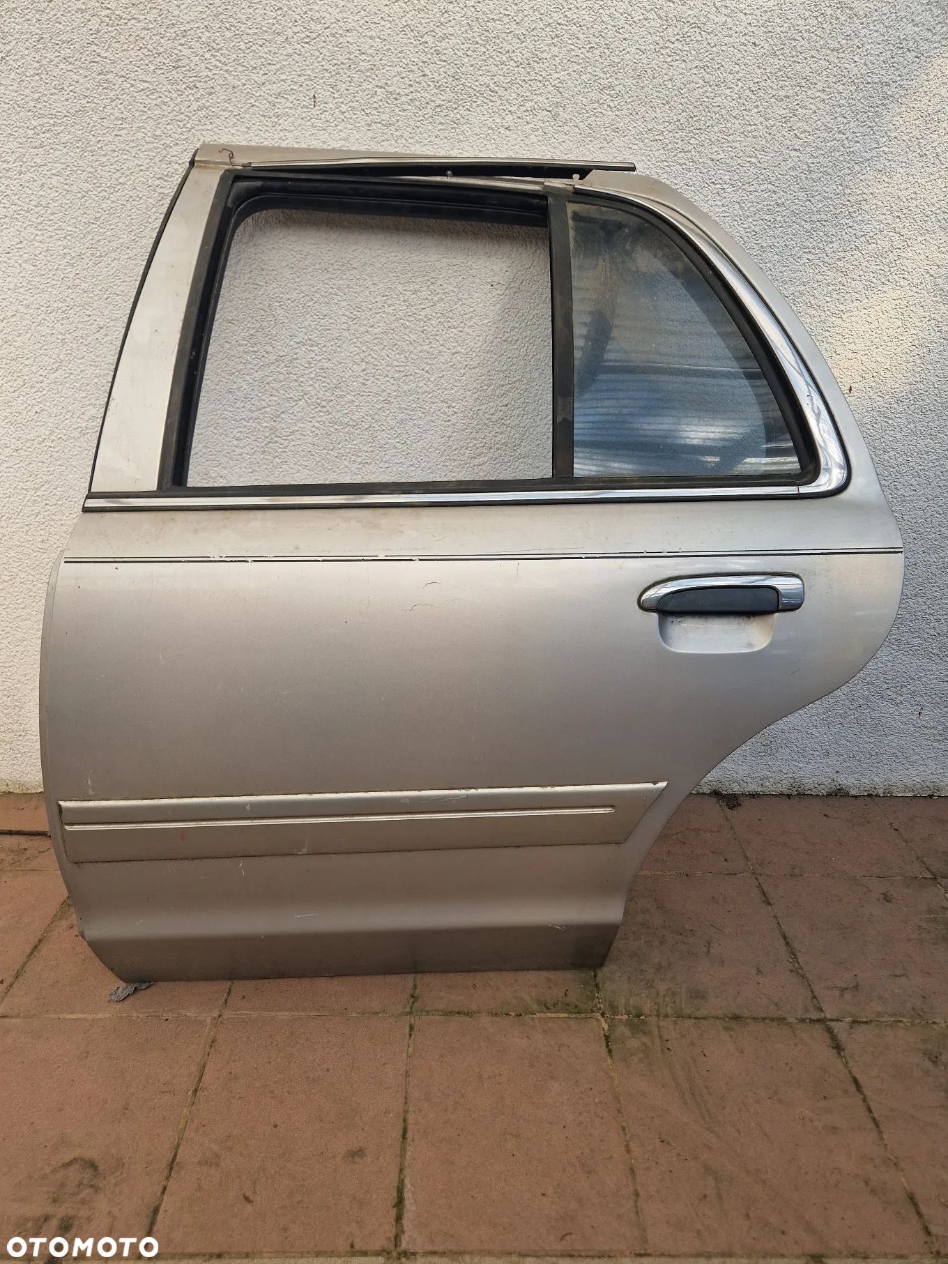 Ford Crown Victoria Drzwi Tylne - 1