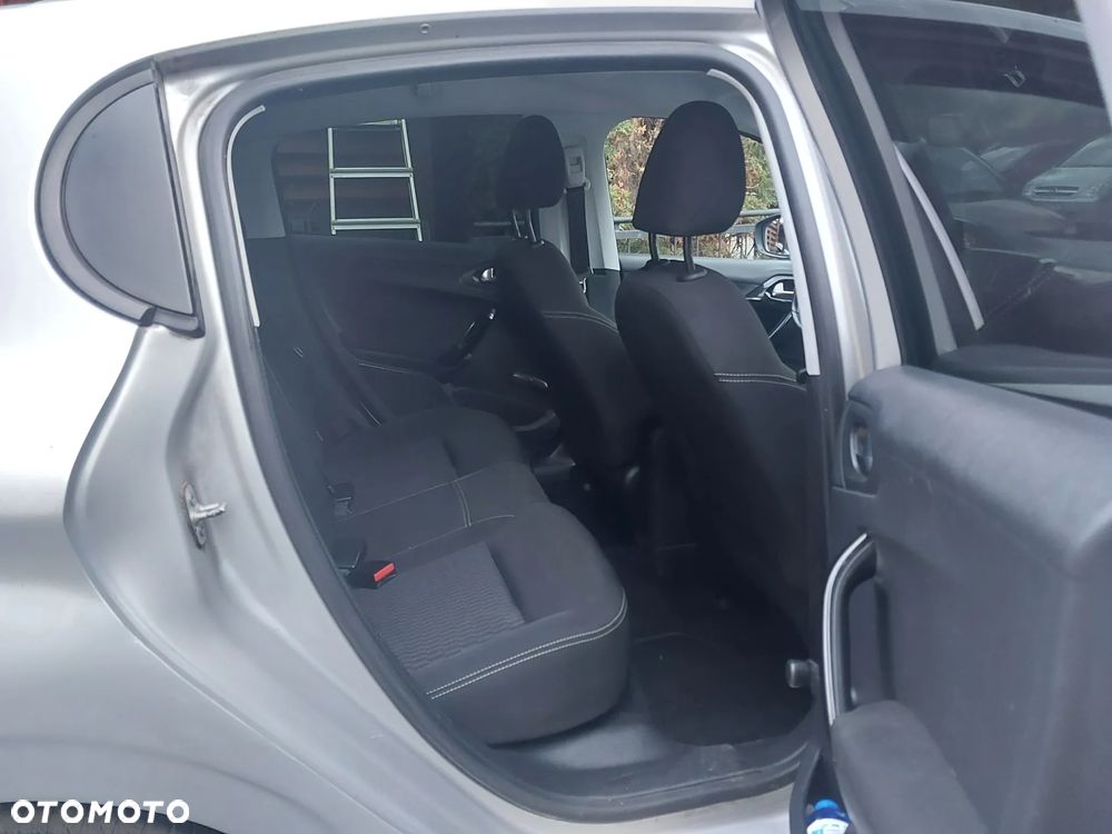 Peugeot 208 - 7