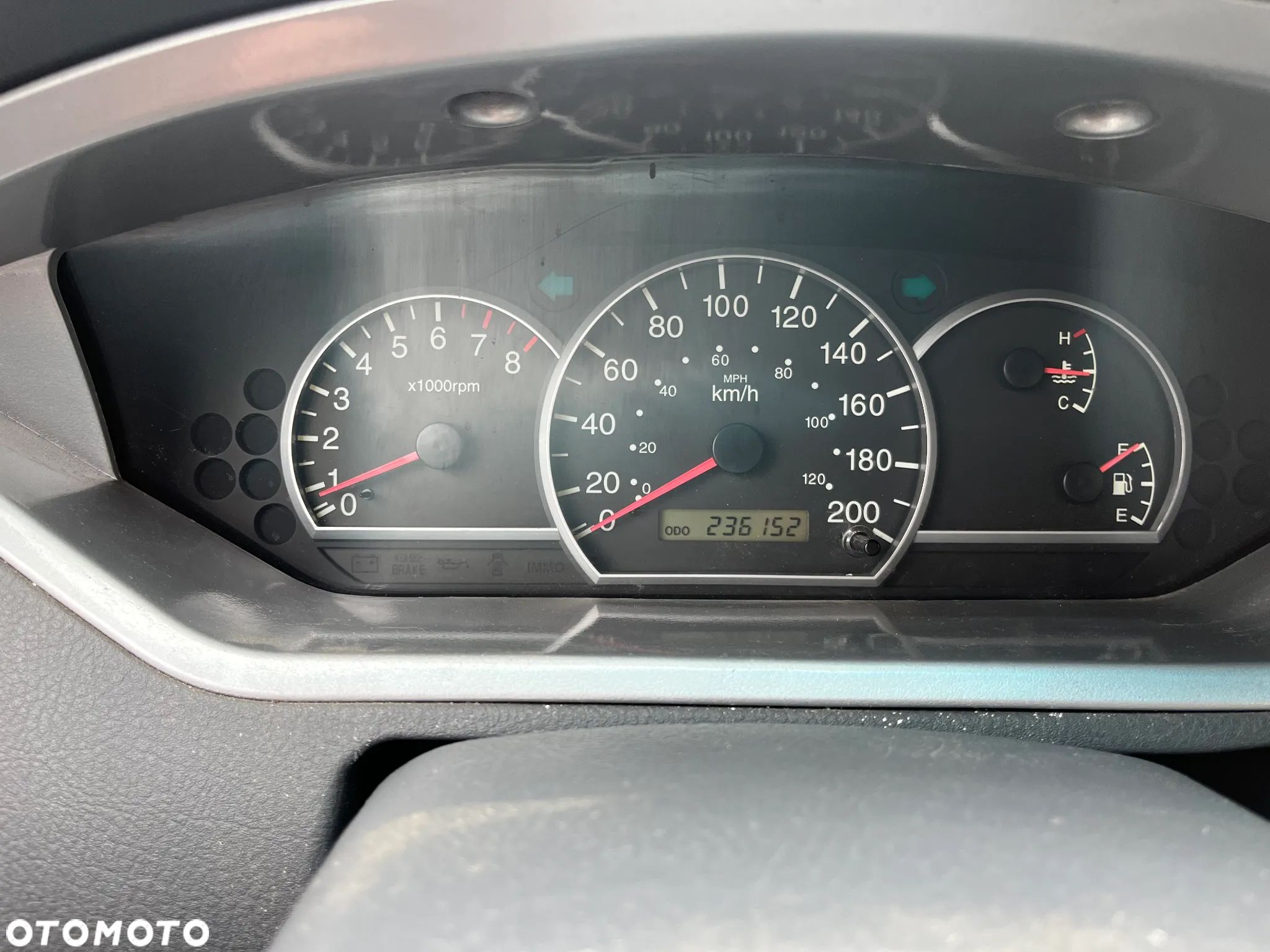 Kia Carens 2.0 CVVT LX - 1