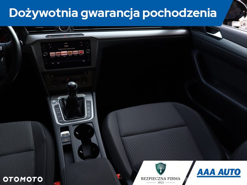 Volkswagen Passat - 9