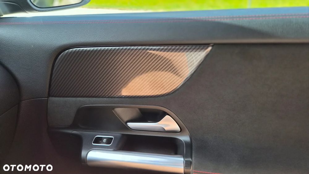 Mercedes-Benz GLA 220 d 4-Matic - 24