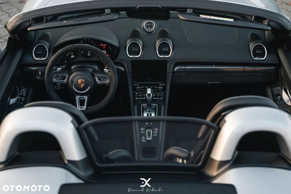 Porsche 718 Spyder - 11