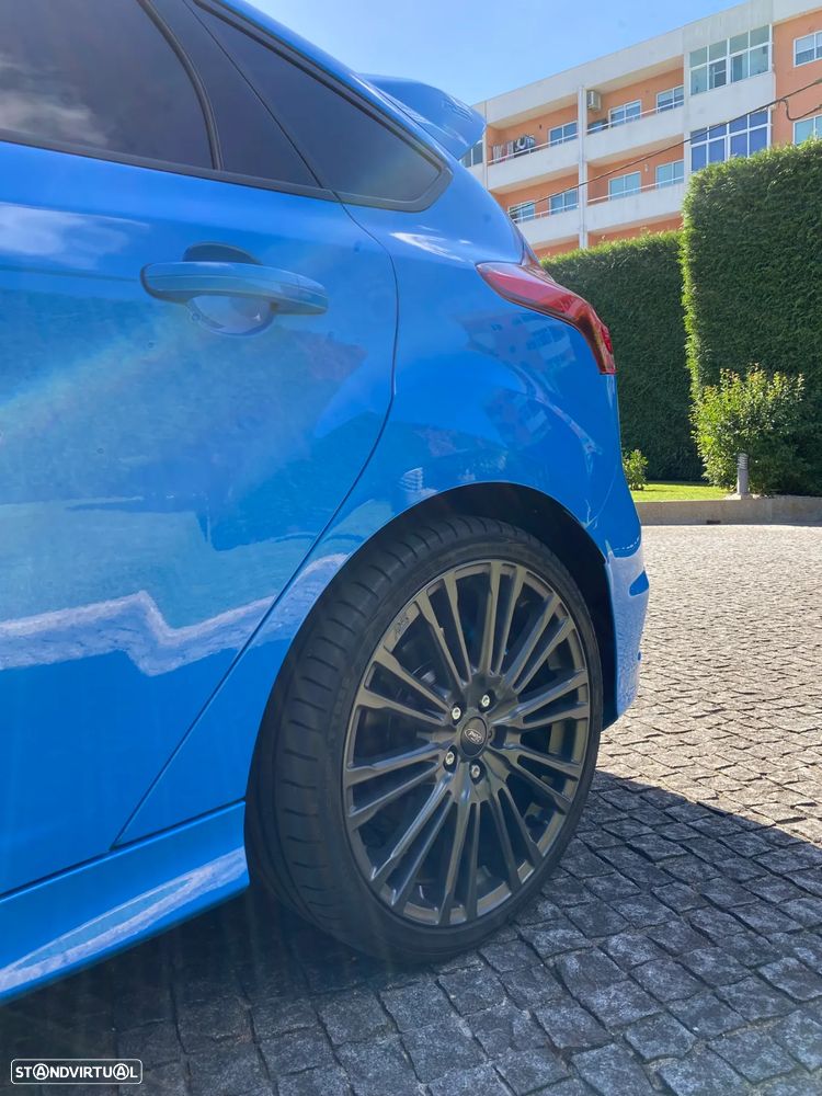 Ford Focus 2.3 EcoBoost RS Pack Performance - 38