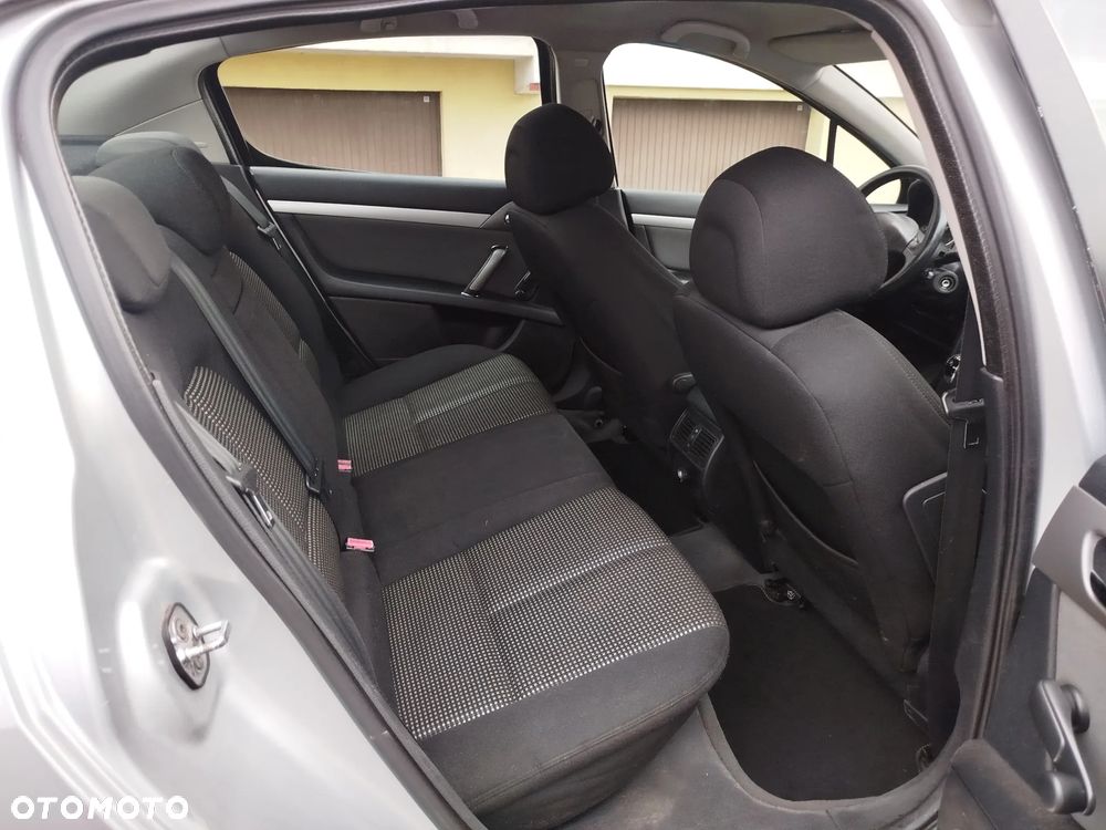 Peugeot 407 - 11